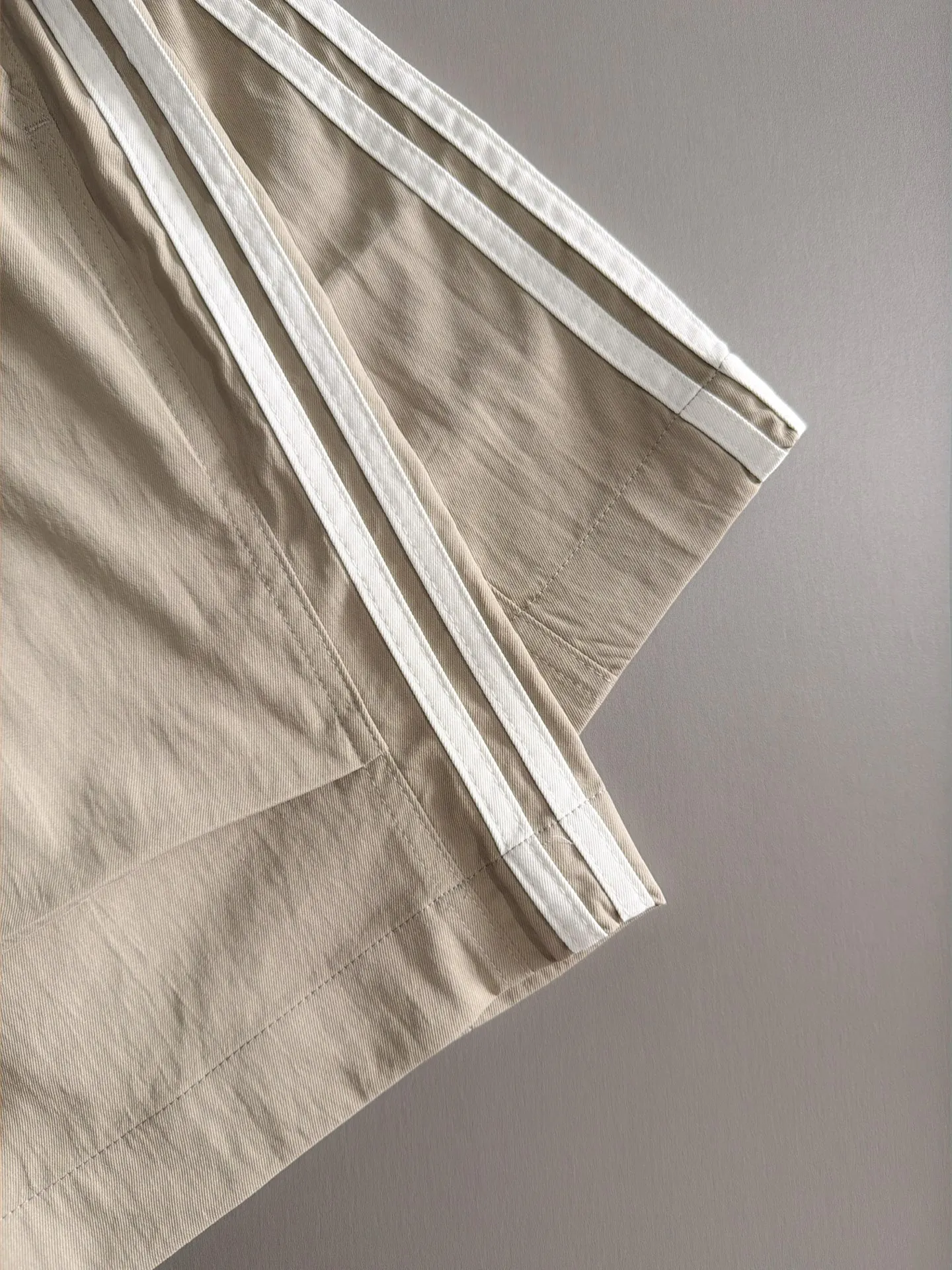 LP 2036 Spring/Summer New Arrival elastic band casual shorts, counter-customized fabric Breathable, high comfort, impeccable details, brand element design concept, reflecting high quality. It feels delicate and soft! It presents a casual cut and the upper body shape is great! Sizes:S-2XL